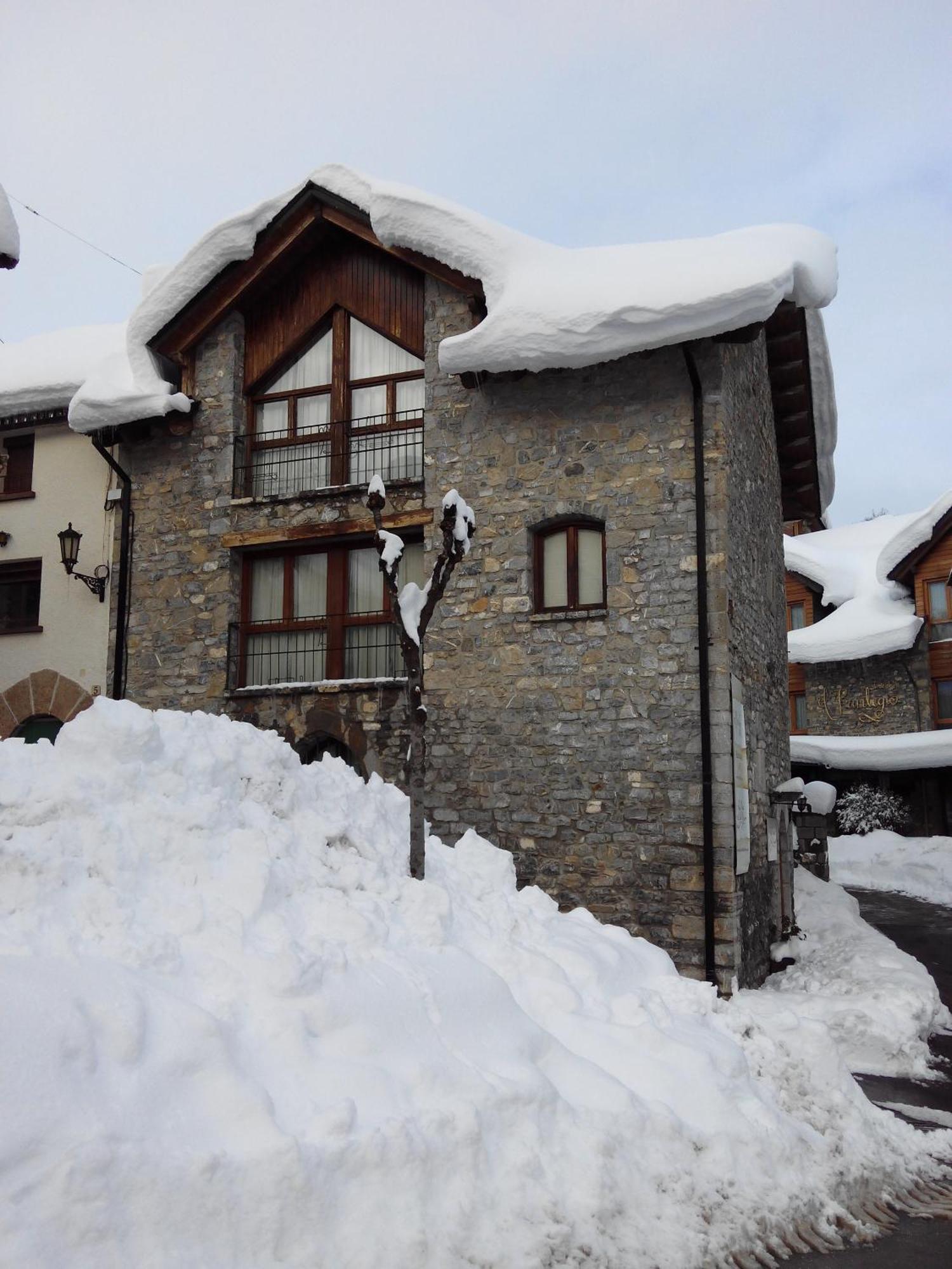 Abadia Del Pirineo 호텔 트라마카스티야드테나 외부 사진