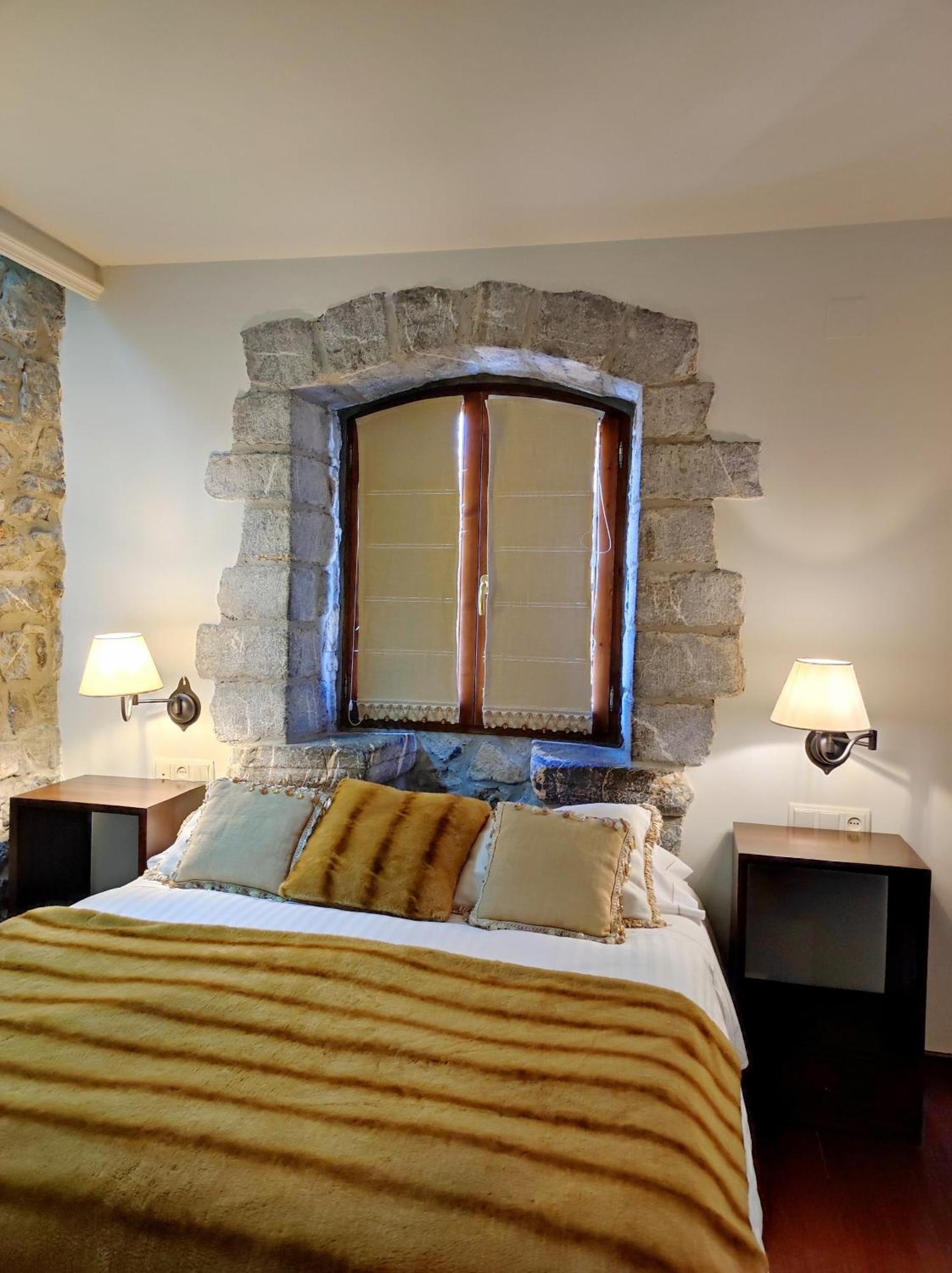 Abadia Del Pirineo 호텔 트라마카스티야드테나 외부 사진