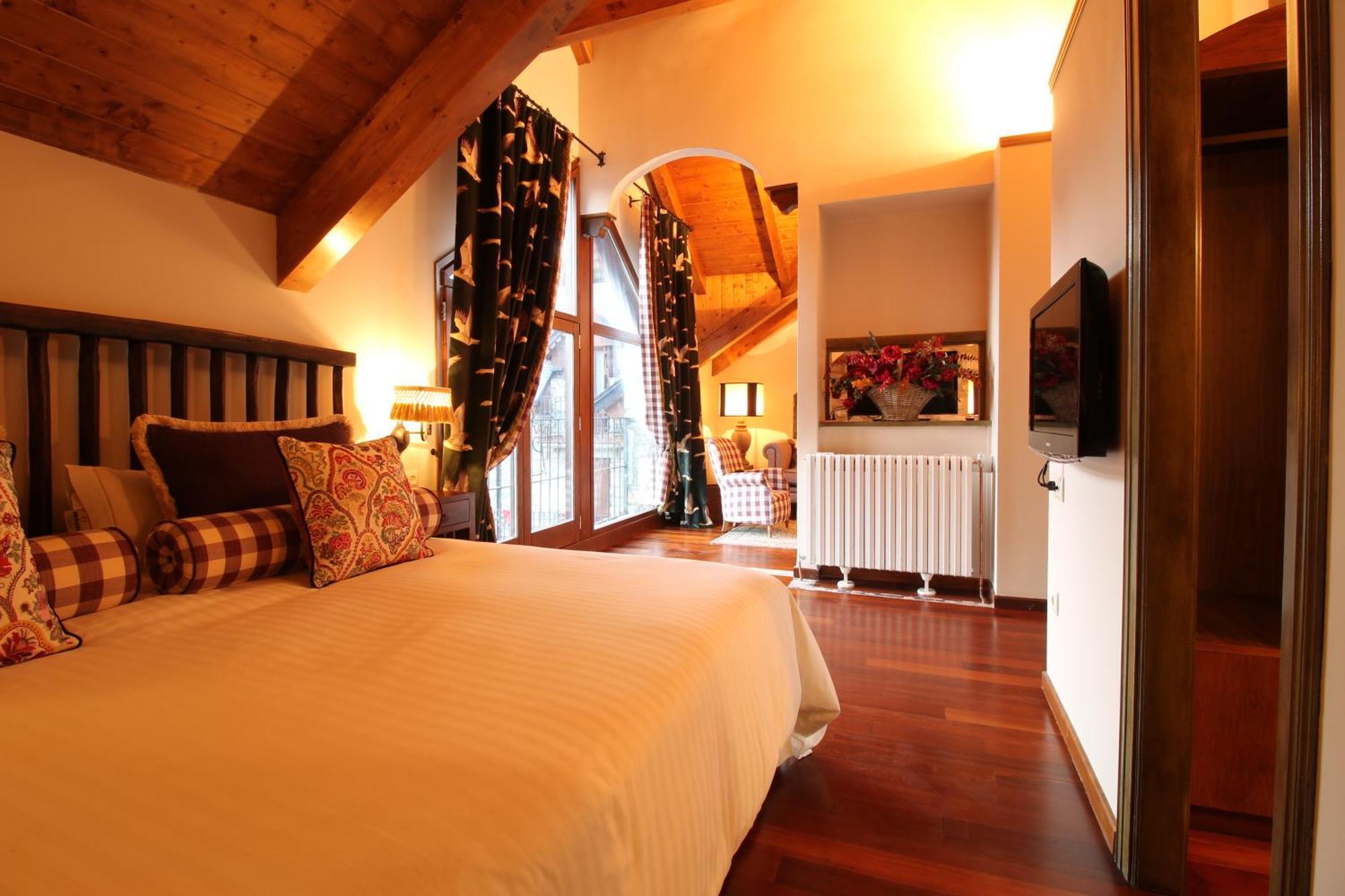 Abadia Del Pirineo 호텔 트라마카스티야드테나 외부 사진