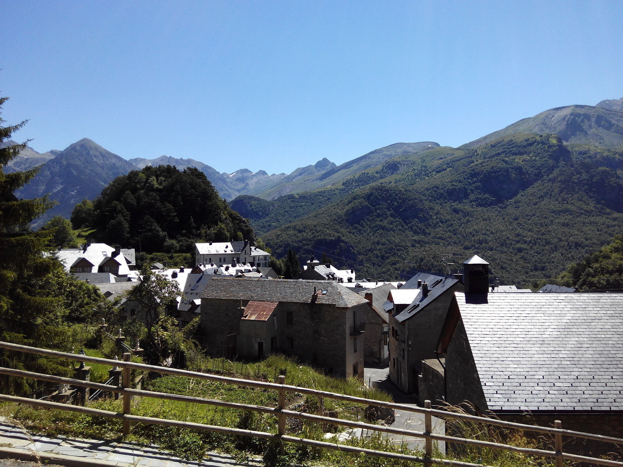 Abadia Del Pirineo 호텔 트라마카스티야드테나 외부 사진